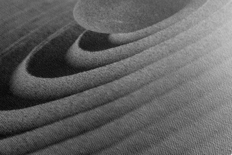 OBRAZ MEDITUJÚCI KAMEŇ V ČIERNOBIELOM PREVEDENÍ - ČIERNOBIELE OBRAZY - OBRAZY