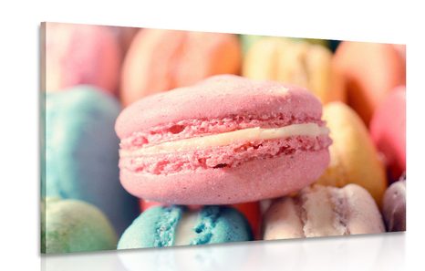PICTURE COLORED MACAROONS