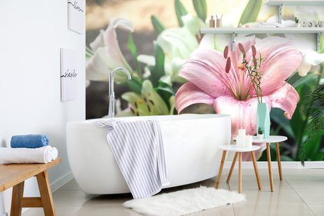 SAMOLEPÍCÍ FOTOTAPETA RŮŽOVÁ LILIE V ROZKVĚTU - SAMOLEPÍCÍ TAPETY - TAPETY