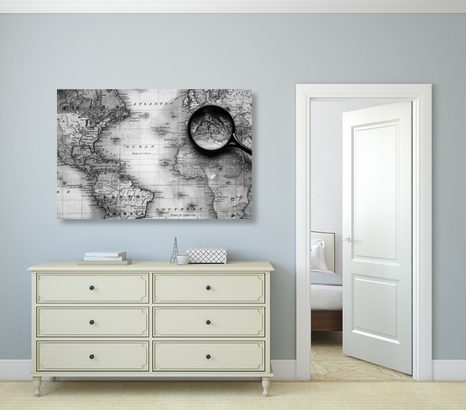 КАРТИНА НА ПЛАТНО – ЧЕРНО-БЯЛА КАРТА НА СВЕТА С ЛУПА - ЧЕРНО-БЕЛИ КАРТИНИ - КАРТИНИ