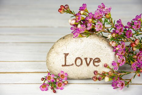 ΑΥΤΟΚΌΛΛΗΤΗ ΤΟΙΧΟΓΡΑΦΊΑ ΜΕ ΤΗΝ ΕΠΙΓΡΑΦΉ "LOVE" ΣΕ ΠΈΤΡΑ - ΑΥΤΟΚΌΛΛΗΤΕΣ ΤΑΠΕΤΣΑΡΊΕΣ - ΤΑΠΕΤΣΑΡΊΕΣ