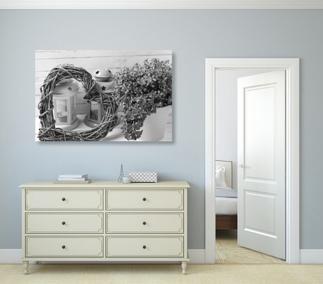WANDBILD WEIDENHERZ MIT LATERNEN UND FLIEDER IN SCHWARZ-WEISS - SCHWARZ-WEISSE BILDER - BILDER