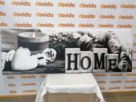 ΕΙΚΌΝΑ ΝΕΚΡΉΣ ΦΎΣΗΣ ΜΕ ΤΗΝ ΕΠΙΓΡΑΦΉ HOME ΣΕ ΑΣΠΡΌΜΑΥΡΟ - ΠΊΝΑΚΕΣ ΑΣΠΡΌΜΑΥΡΕΣ - ΠΊΝΑΚΕΣ