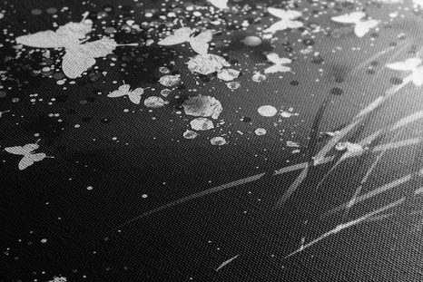 SLIKA ČUDOVITI JELEN Z METULJI V ČRNOBELI IZVEDBI - ČRNOBELE SLIKE - SLIKE