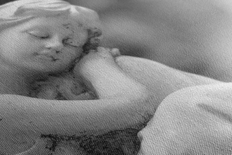 ΕΙΚΌΝΑ ΕΝΌΣ ΧΑΡΟΎΜΕΝΟΥ ΑΓΓΈΛΟΥ ΣΕ ΑΣΠΡΌΜΑΥΡΟ - ΠΊΝΑΚΕΣ ΑΣΠΡΌΜΑΥΡΕΣ - ΠΊΝΑΚΕΣ