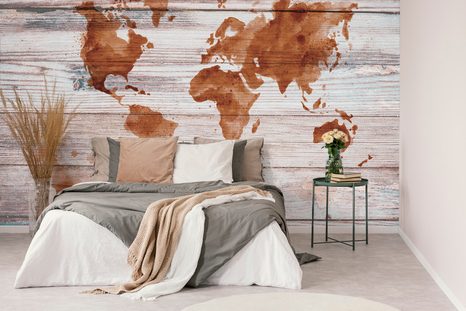 SAMOLEPILNA TAPETA OBRIS ZEMLJEVIDA NA LESENEM OZADJU - SAMOLEPILNE TAPETE - TAPETE