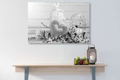 КАРТИНА НА ПЛАТНО – ВИНТИДЖ СЪРЧИЦЕ И ФЕНЕРЧЕТА В ЧЕРНО-БЯЛ ВАРИАНТ - ЧЕРНО-БЕЛИ КАРТИНИ - КАРТИНИ