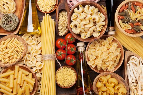 FOTOTAPETE NUDEL-VARIATIONEN - TAPETEN MIT ESSEN UND GETRÄNKEN - TAPETEN