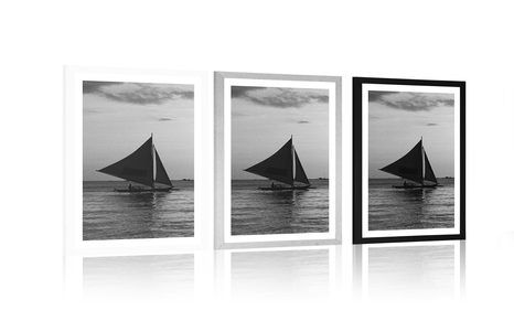 POSTER WITH MOUNT BEAUTIFUL SUNSET AT SEA IN BLACK AND WHITE - BLACK AND WHITE - POSTERS