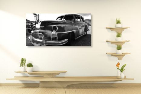 OBRAZ AUTO NA VRAKOVIŠTI V ČERNOBÍLÉM PROVEDENÍ - ČERNOBÍLÉ OBRAZY - OBRAZY