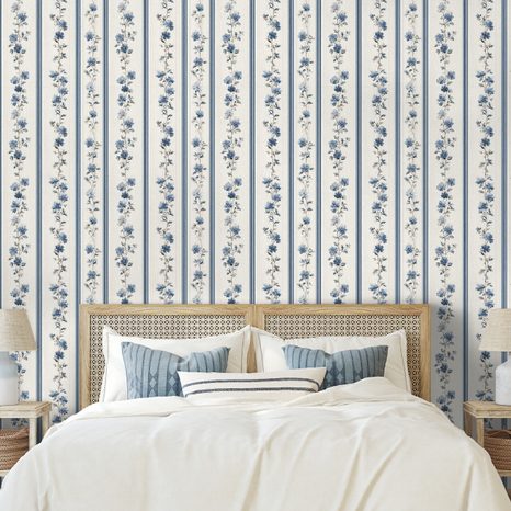 FOTOTAPETE BLAUE BLUMEN AUF STREIFEN - GEMUSTERTE TAPETEN - TAPETEN