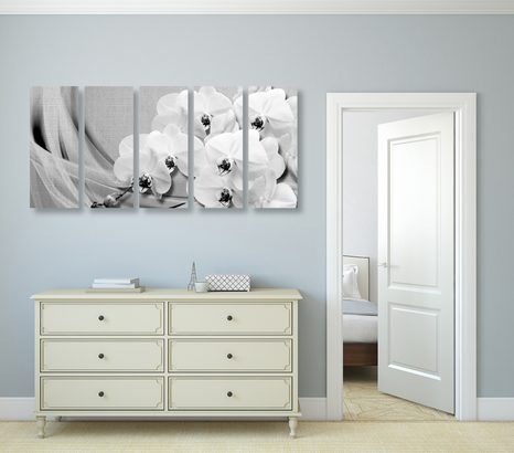 5-DÍLNÝ OBRAZ ORCHIDEJ NA PLÁTNĚ V ČERNOBÍLÉM PROVEDENÍ - ČERNOBÍLÉ OBRAZY - OBRAZY