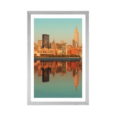 POSTER CU PASSEPARTOUT NEW YORK FERMECĂTOR REFLECTAT ÎN APĂ - ORAȘE - POSTERE
