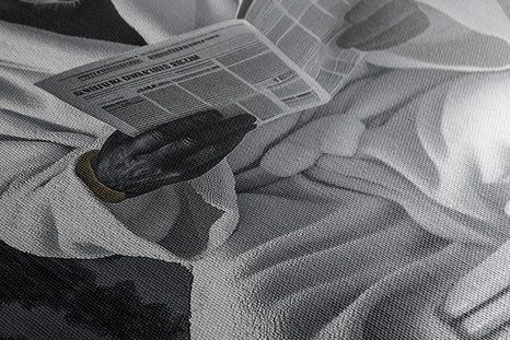 KÉP FEKETE LÓ ÚJSÁGGAL A WC-N - LOVAS KÉPEK - KÉPEK