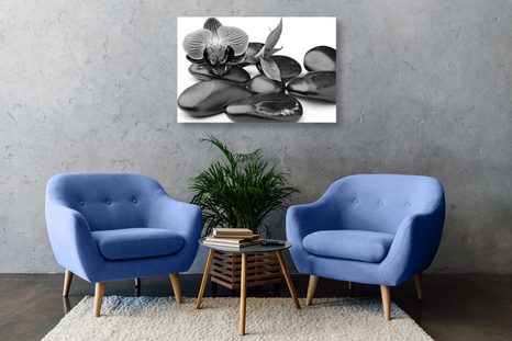 OBRAZ KAMIENIE DO MASAŻU WELLNESS W KOLORZE CZARNYM I BIAŁYM - OBRAZY CZARNO-BIAŁE - OBRAZY