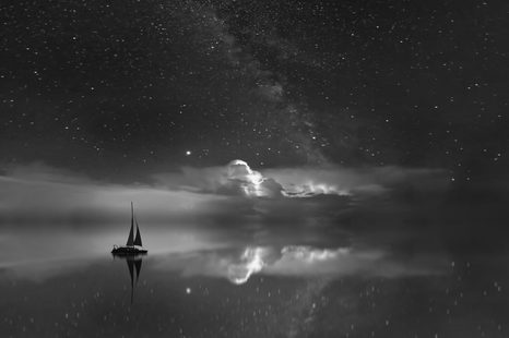 OBRAZ ŁÓDŹ NA MORZU W WERSJI CZARNO-BIAŁEJ - OBRAZY - 🔥 TOTALNA WYPRZEDAŻ