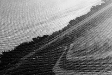 WANDBILD UNTERGEHENDE SONNE ÜBER DER LANDSCHAFT IN SCHWARZ-WEISS - SCHWARZ-WEISSE BILDER - BILDER