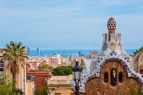 SELBSTKLEBENDE FOTOTAPETE BLICK AUF DEN PARK GÜELL IN BARCELONA - SELBSTKLEBENDE TAPETEN - TAPETEN