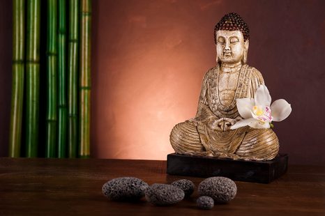 FOTOTAPETE MEDITIERENDER BUDDHA - TAPETEN MIT FENG SHUI-MOTIVEN - TAPETEN