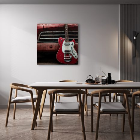 SLIKA CRVENA GITARA ISPRED AUTOMOBILA - GLAZBENE SLIKE - SLIKE