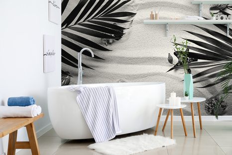 SAMOLEPÍCÍ FOTOTAPETA ČERNOBÍLÉ MUŠLE POD PALMOVÝMI LISTY - SAMOLEPÍCÍ TAPETY - TAPETY