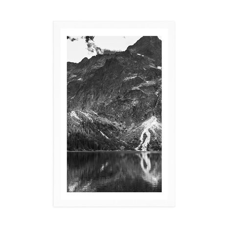 PLAKAT S PASPARTUOM JEZERO MORSKÉ OKO U TATRAMA U CRNO-BIJELOM DIZAJNU - CRNO-BIJELE - PLAKATI