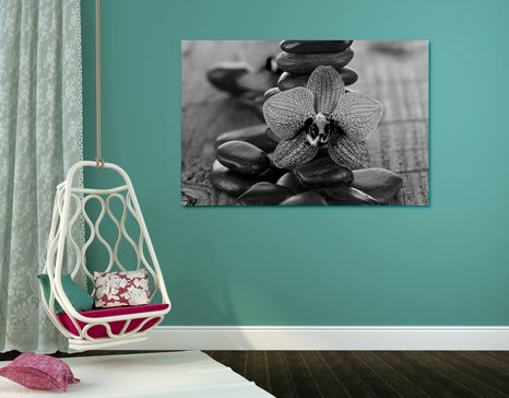 КАРТИНА НА ПЛАТНО – ОРХИДЕЯ И ЗЕН КАМЪНИ В ЧЕРНО-БЯЛО - ЧЕРНО-БЕЛИ КАРТИНИ - КАРТИНИ
