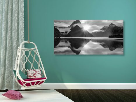 OBRAZ MILFORD SOUND PŘI VÝCHODU SLUNCE V ČERNOBÍLÉM PROVEDENÍ - ČERNOBÍLÉ OBRAZY - OBRAZY