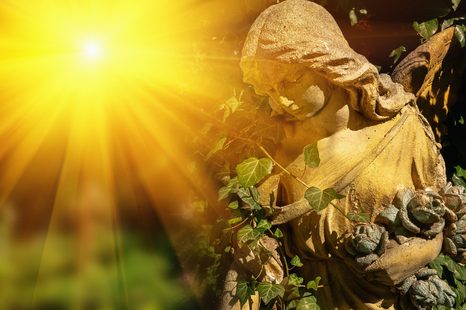 FOTOTAPETA ANDĚL S PAPRSKY SLUNCE - TAPETY ANDĚLÉ - TAPETY