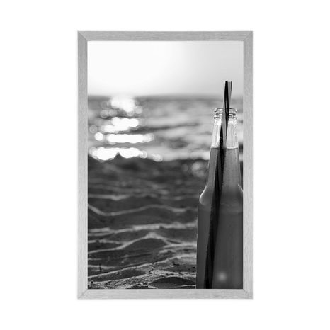 POSTER – BEVANDA RINFRESCANTE SULLA SPIAGGIA IN BIANCO E NERO - NERO E BIANCO - POSTER