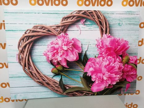 КАРТИНА НА ПЛАТНО – БОЖУРИ НА ДЪРВЕНО СЪРЦЕ - КАРТИНИ ЛЮБОВ - КАРТИНИ