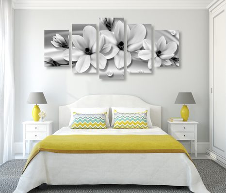 5-CZĘŚCIOWY OBRAZ LUKSUSOWA MAGNOLIA Z PERŁAMI W WERSJI CZARNO-BIAŁEJ - OBRAZY CZARNO-BIAŁE - OBRAZY
