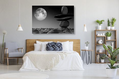 OBRAZ SKLÁDANÉ KAMENY V MĚSÍČNÍM SVĚTLE V ČERNOBÍLÉM PROVEDENÍ - ČERNOBÍLÉ OBRAZY - OBRAZY
