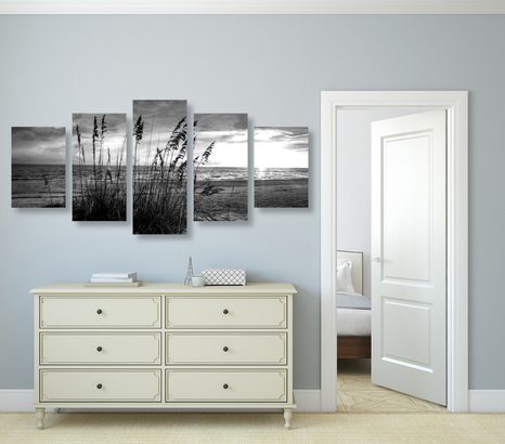5-CZĘŚCIOWY OBRAZ ZACHÓD SŁOŃCA NA PLAŻY W WERSJI CZARNO-BIAŁEJ - OBRAZY CZARNO-BIAŁE - OBRAZY