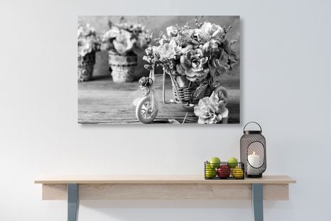 SLIKA ROMANTIČNI NAGELJ V VINTAGE PRIDIHU V ČRNOBELI IZVEDBI - ČRNOBELE SLIKE - SLIKE