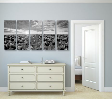 TABLOU 5-PIESE RĂSĂRIT DE SOARE DEASUPRA LUNCII CU LALEA ÎN DESIGN ALB-NEGRU - TABLOURI ALB-NEGRU - TABLOURI