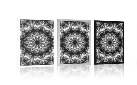 PLAGÁT MANDALA SO ZAUJÍMAVÝMI PRVKAMI V POZADÍ V ČIERNOBIELOM PREVEDENÍ - ČIERNOBIELE - PLAGÁTY