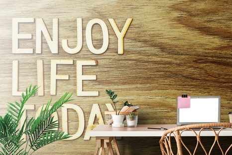 SELBSTKLEBENDE TAPETE MIT ZITAT - ENJOY LIFE TODAY - SELBSTKLEBENDE TAPETEN - TAPETEN