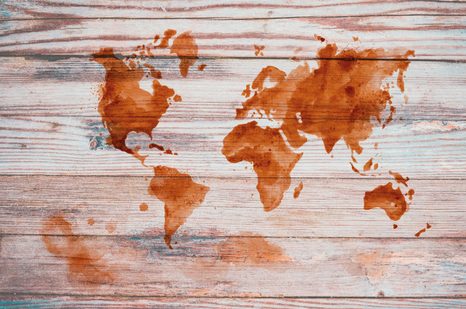 TAPETA OBRYS MAPY NA DŘEVĚNÉM PODKLADU - TAPETY MAPY - TAPETY