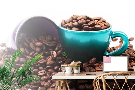 SAMOLEPÍCÍ FOTOTAPETA ŠÁLEK S KÁVOVÝMI ZRNKY - SAMOLEPÍCÍ TAPETY - TAPETY