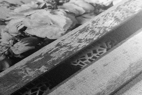 OBRAZ ČERNOBÍLÉ KVĚTINY V BEDÝNCE BEZ SRDÍČKA - ČERNOBÍLÉ OBRAZY - OBRAZY