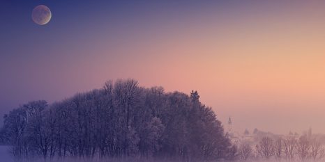 WANDBILD VOLLMOND ÜBER DEM DORF - BILDER VON NATUR UND LANDSCHAFT - BILDER