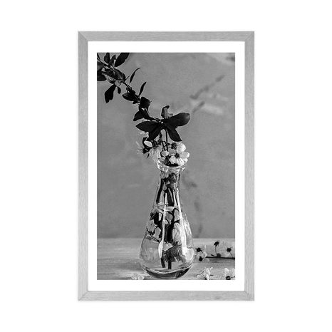 PLAKAT S PASPARTUOM GRANČICA TREŠNJE U VAZI U CRNO-BIJELOM DIZAJNU - CRNO-BIJELE - PLAKATI