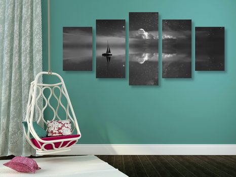 5-DIELNY OBRAZ LOĎKA NA MORI V ČIERNOBIELOM PREVEDENÍ - ČIERNOBIELE OBRAZY - OBRAZY