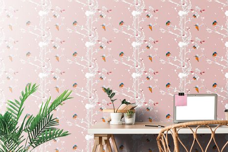 CARTA DA PARATI – UCCELLINI NELLA FORESTA FITTA CON SFONDO ROSA - CARTA DA PARATI ANIMALI - CARTA DA PARATI