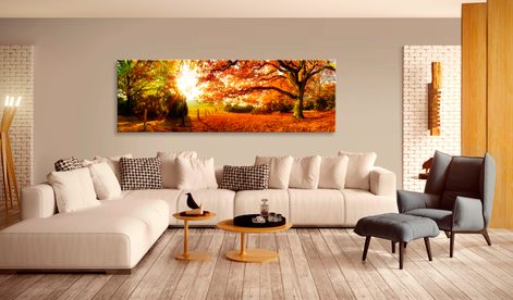 moderná obývačka s obrazom s prírodným motívom