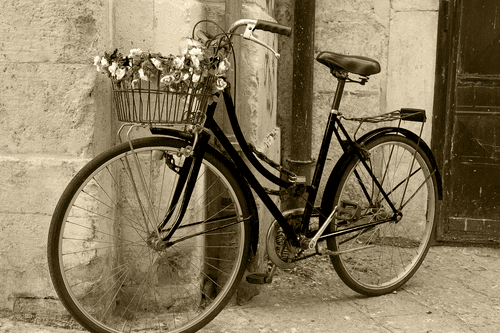 CANVAS PRINT RUSTIC BICYCLE IN SEPIA DESIGN - BLACK AND WHITE PICTURES - PICTURES