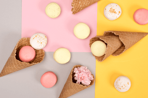 QUADRO MACARONS IN UN CONO - QUADRI DI CIBI E BEVANDE - QUADRI