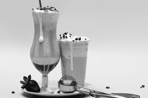 CANVAS PRINT MILKSHAKE IN BLACK AND WHITE - BLACK AND WHITE PICTURES - PICTURES