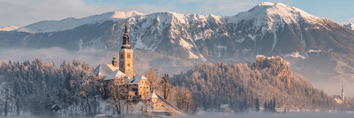 CANVAS PRINT CHURCH BY LAKE BLED IN SLOVENIA - PICTURES OF NATURE AND LANDSCAPE - PICTURES